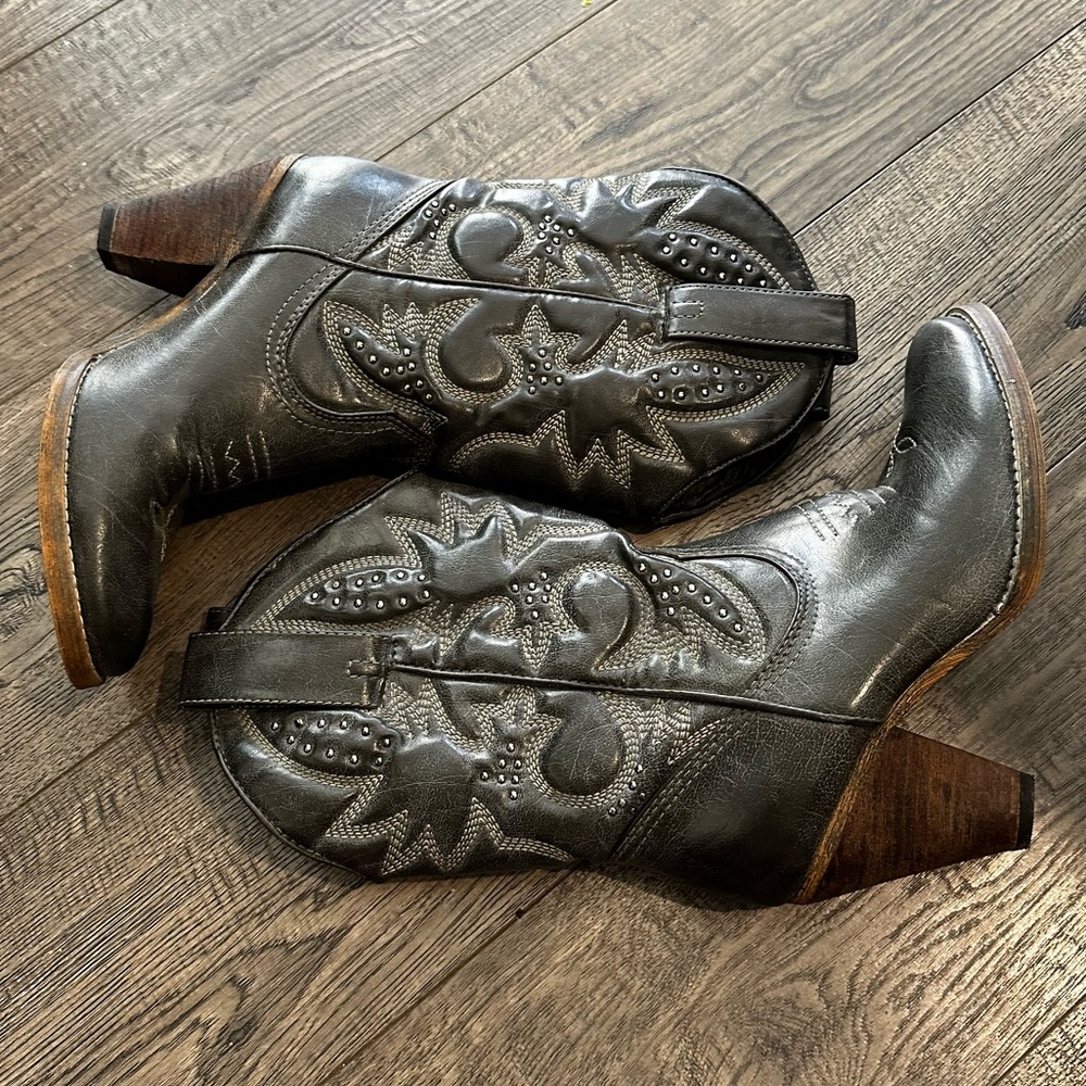 Very Volatile Denver Fashion Boot Charcoal gray Sz 7 - Picture 8 of 12